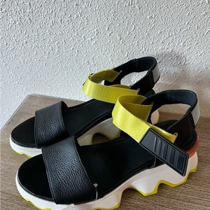 Sorel Womens Kinetic sandals - never worn